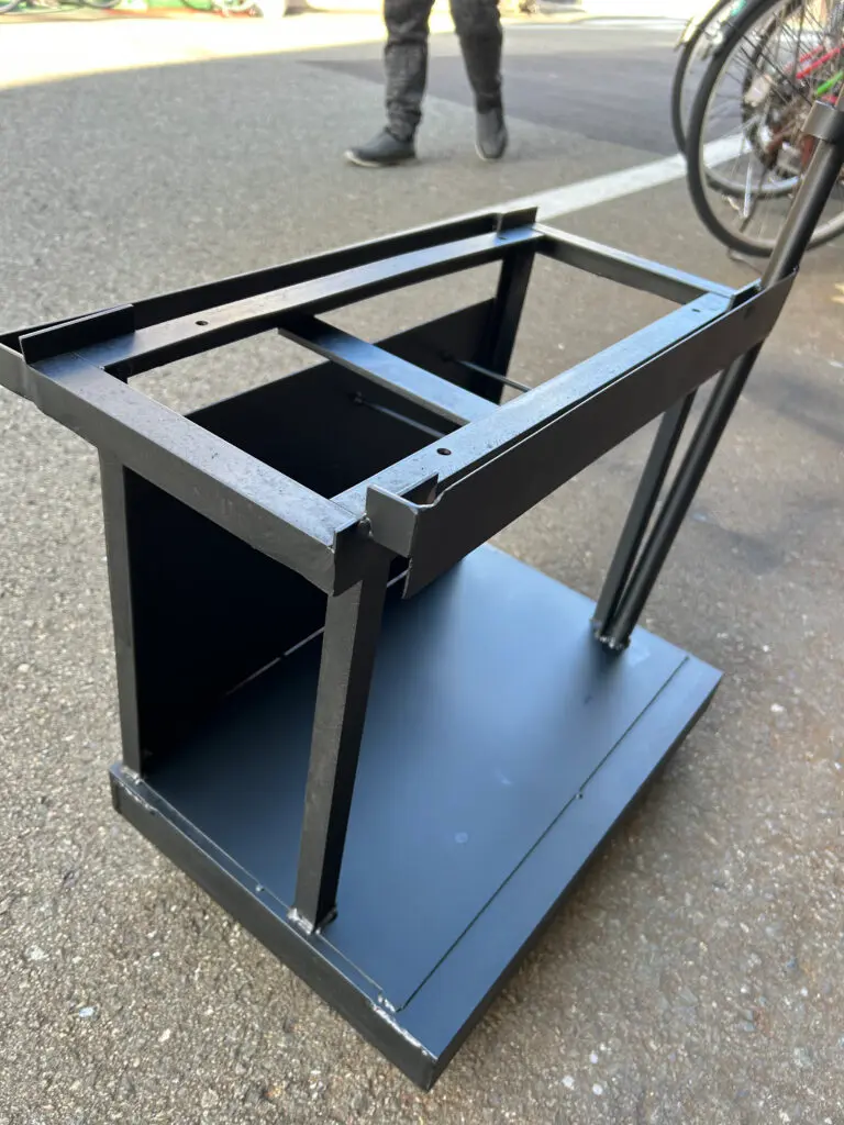 溶接機台車を新しく制作したもの