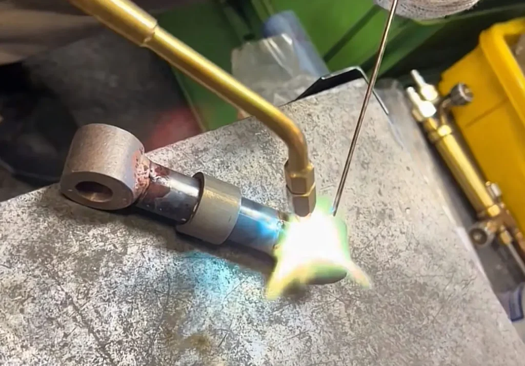 異種金属(鉄と砲金)のロウ付け