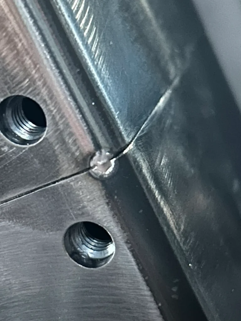 ロボット制作のTIG溶接