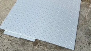 溶接してオーダーメイド製作品　縞板を加工しました。