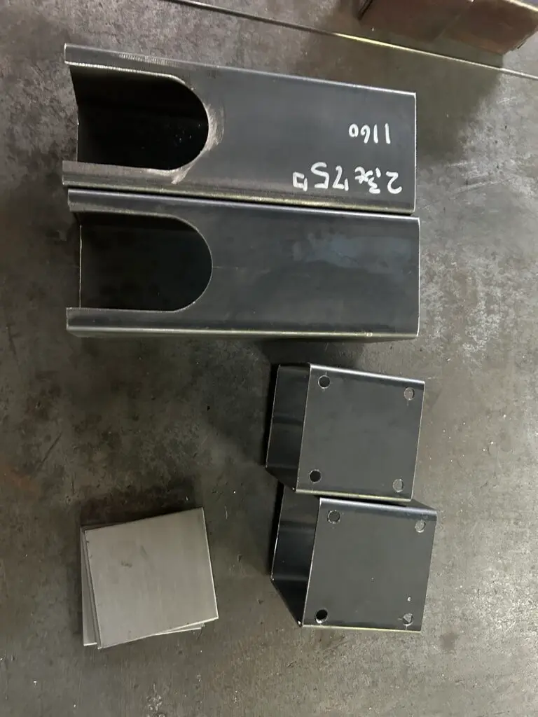 棚とロボットの材料