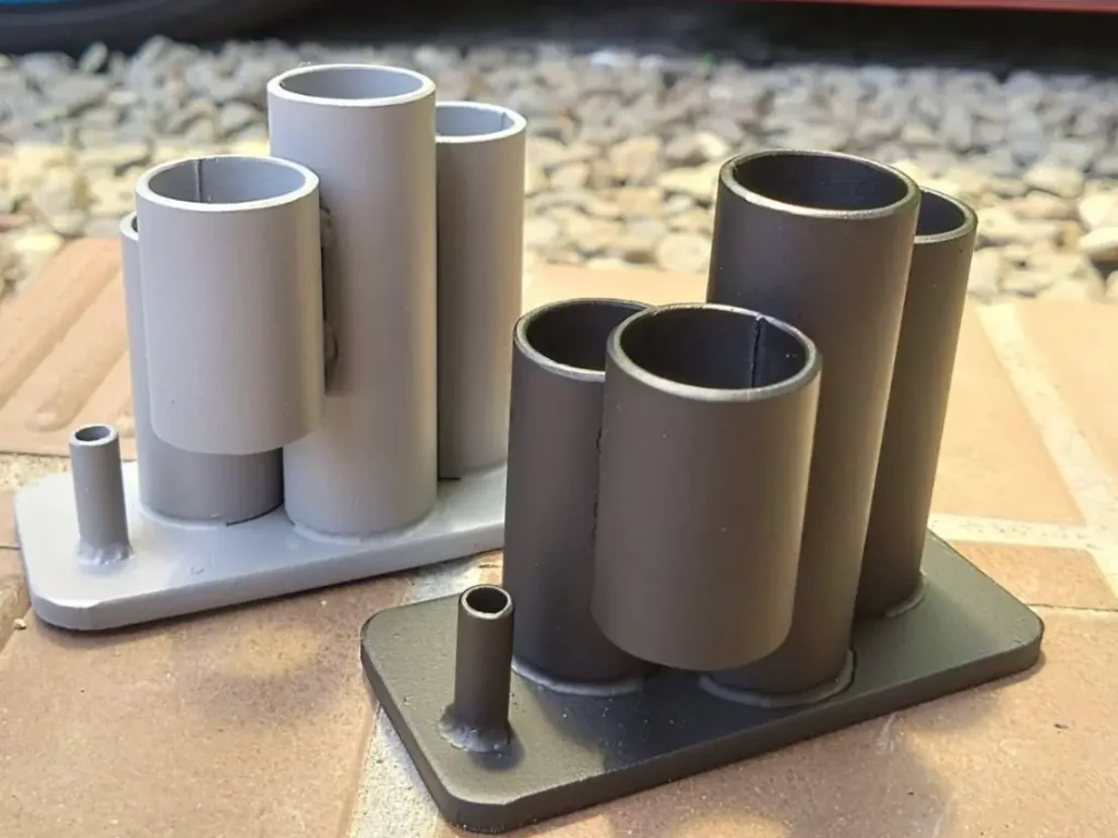 オーダーメイドで制作したペン立て。パイプを切りTIG溶接で溶接後塗装。