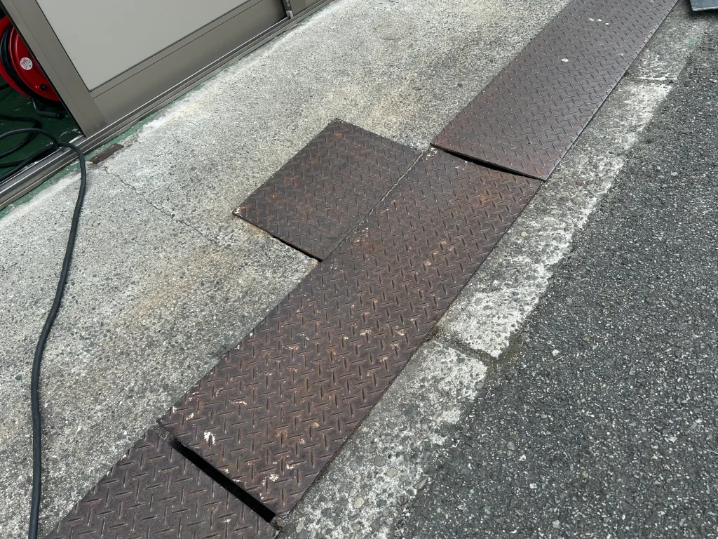 縞鋼板　張替前