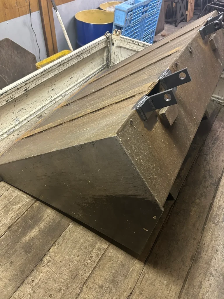 フォークリフト用バケットの修理